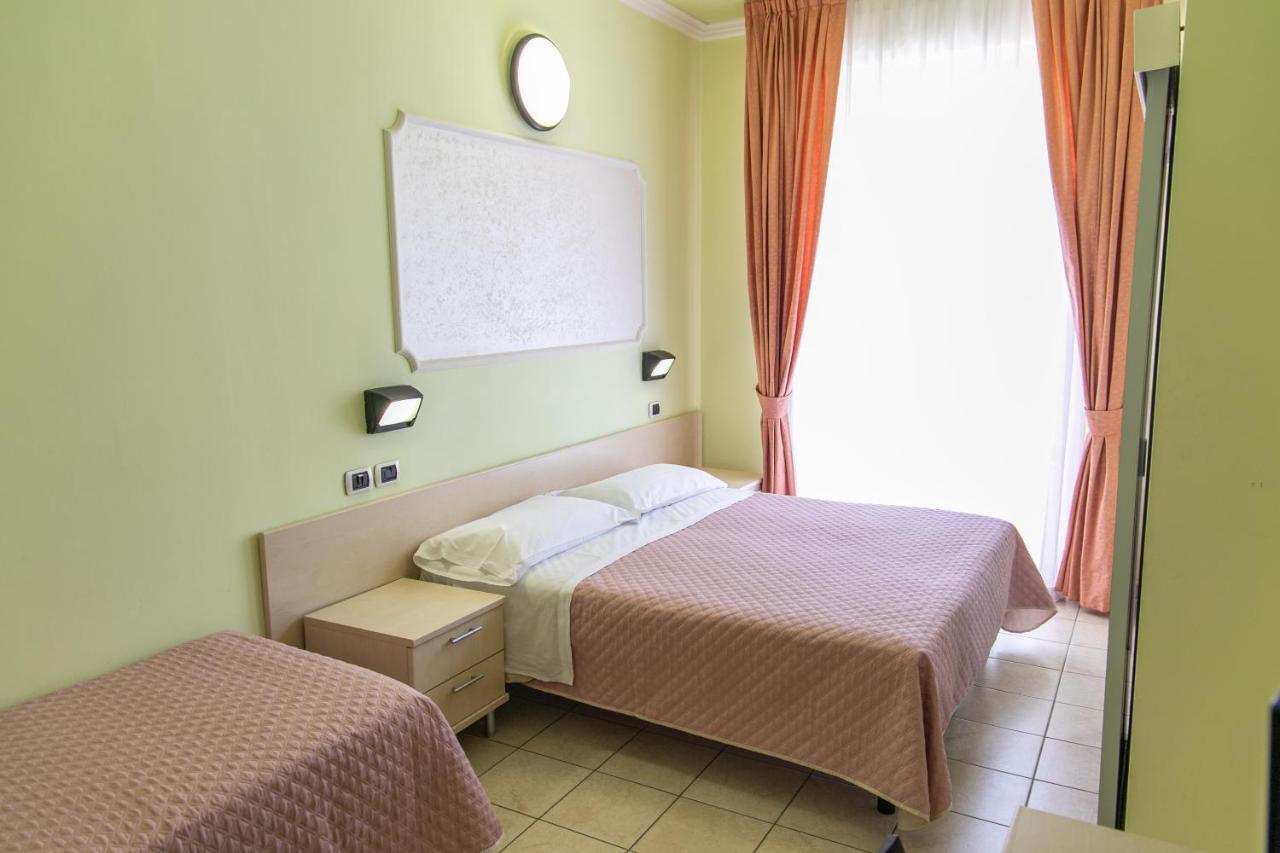 Hotel Liana Rimini Exterior foto